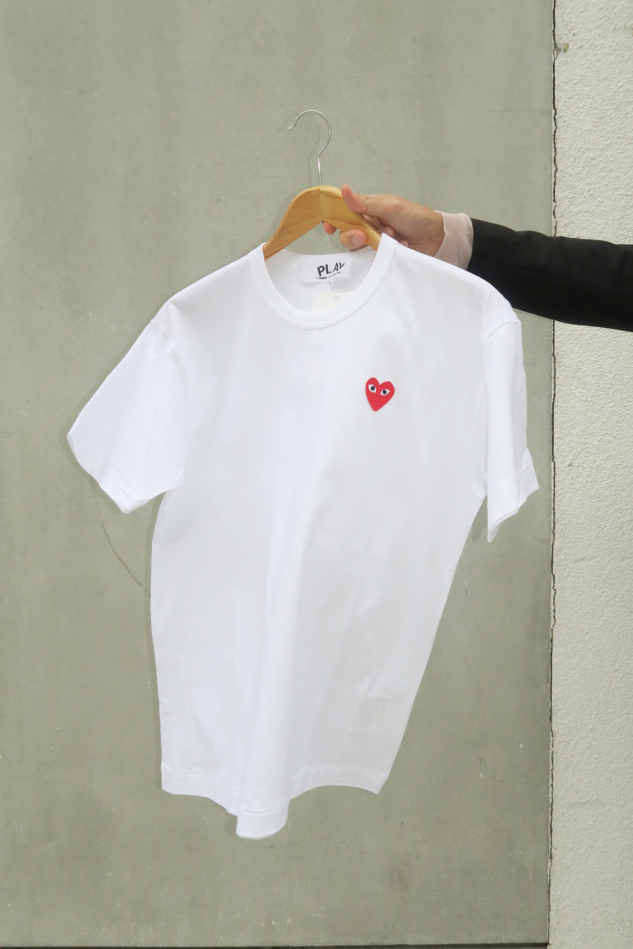 COMME DES GARCONS PLAY P1T108 play t-shirt red heart - ave>>anziehsachen