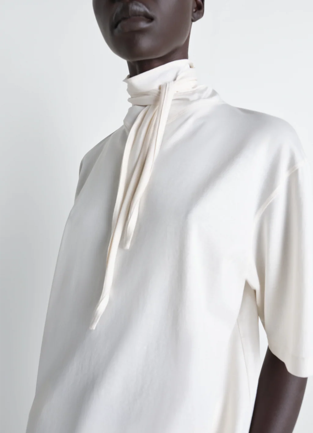LEMAIRE T-SHIRT WITH FOULARD light cream – Bild 4