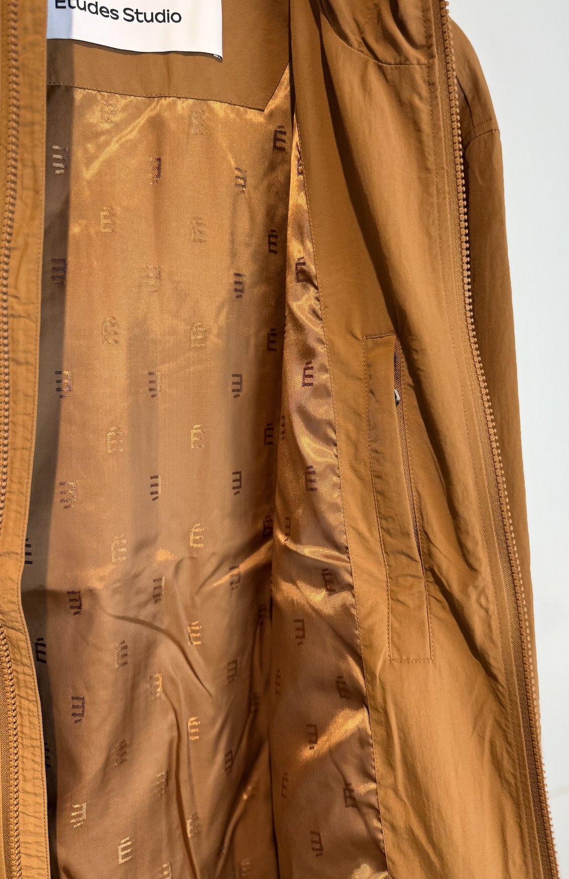 ÉTUDES STUDIO WINDBREAKER camel – Bild 4