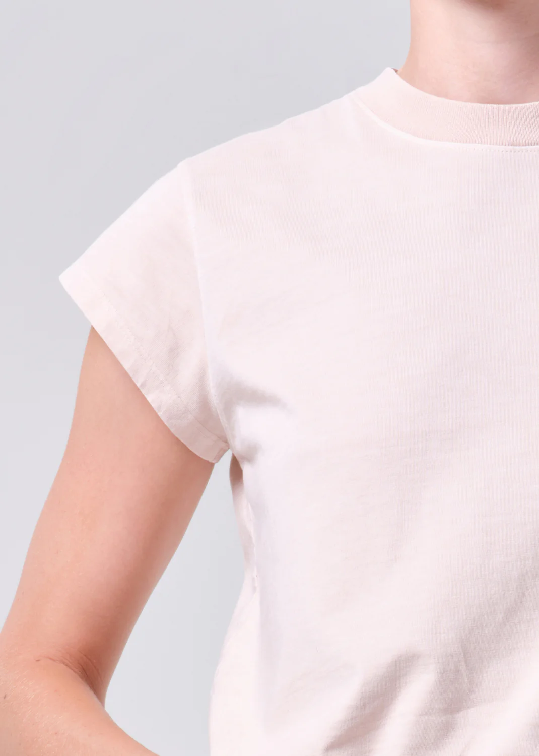 AGOLDE BRYCE CAP SLEEVE TEE foundation – Bild 5