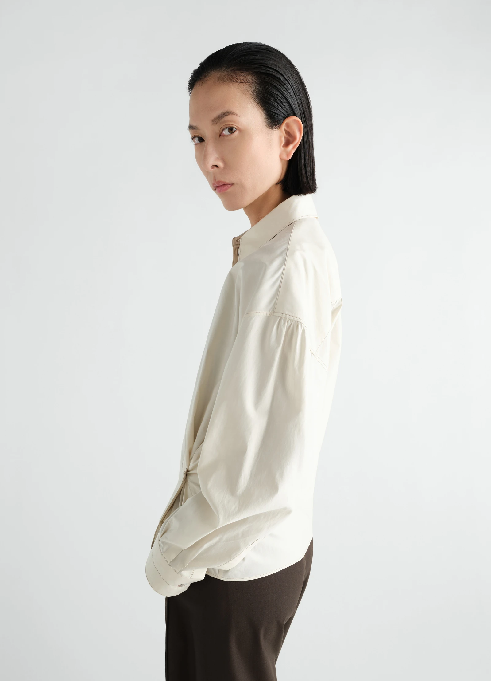 LEMAIRE STRAIGHT COLLAR TWISTED light cream – Bild 3