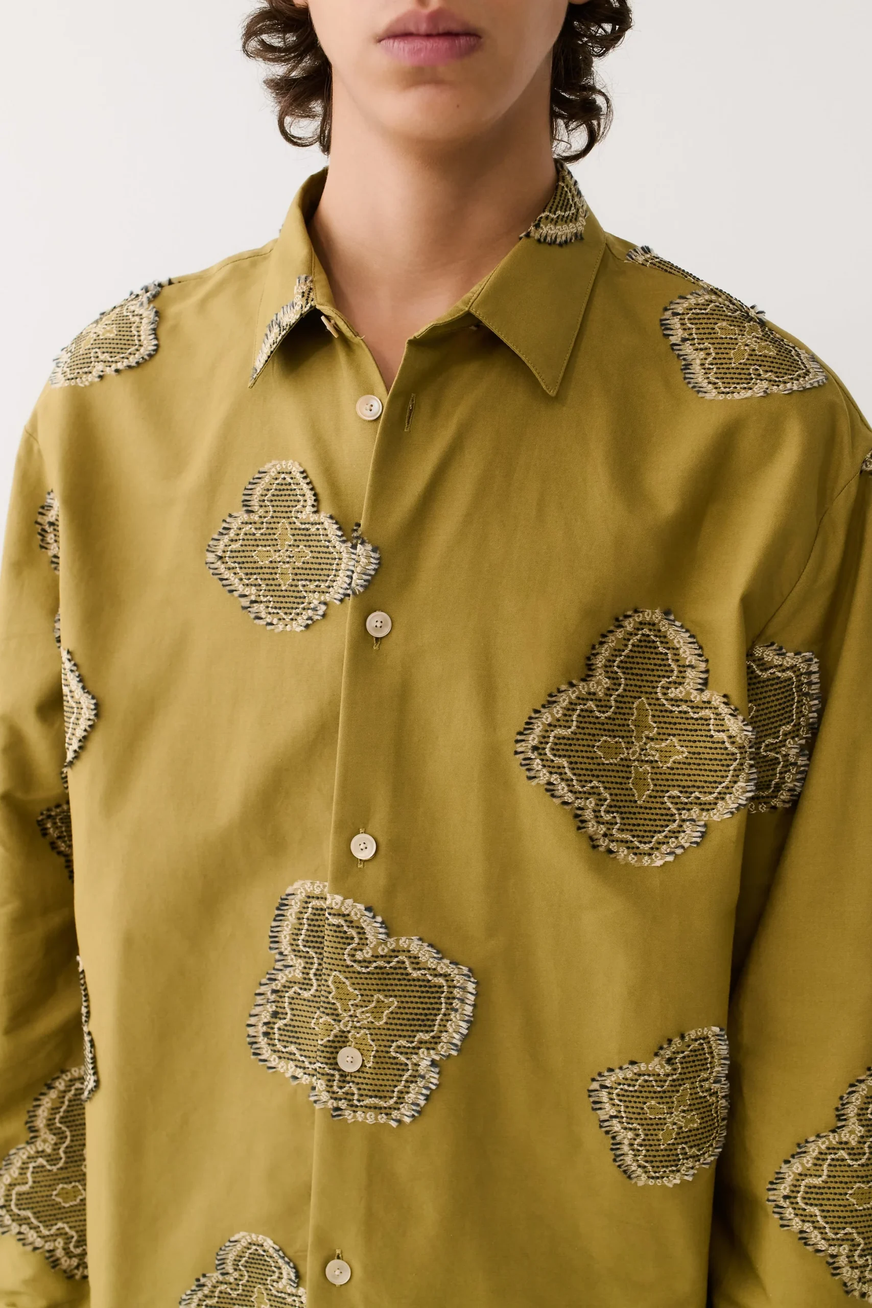 A KIND OF GUISE DERBIN SHIRT moss flower meadow – Bild 7