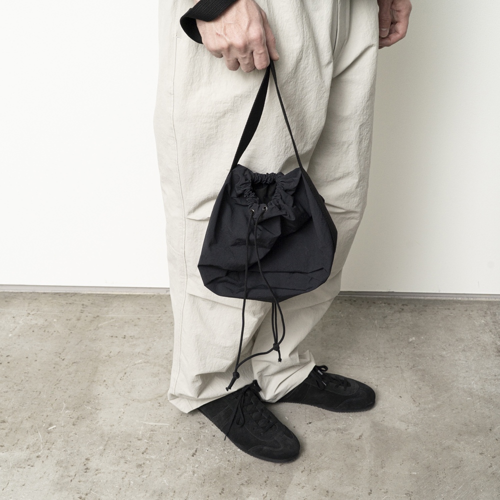 STILL BY HAND ONE SHOULDER STRING BAG dark navy – Bild 4