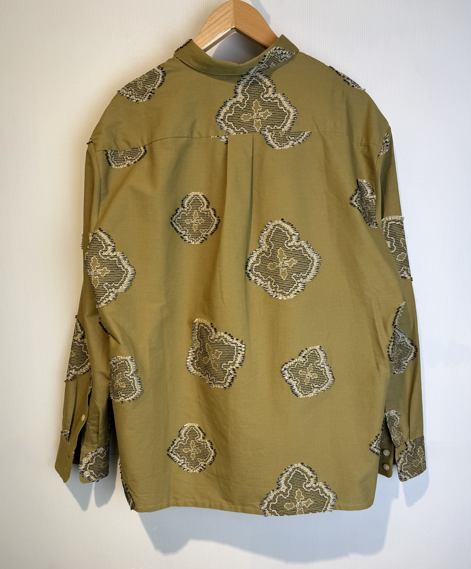 A KIND OF GUISE DERBIN SHIRT moss flower meadow – Bild 3