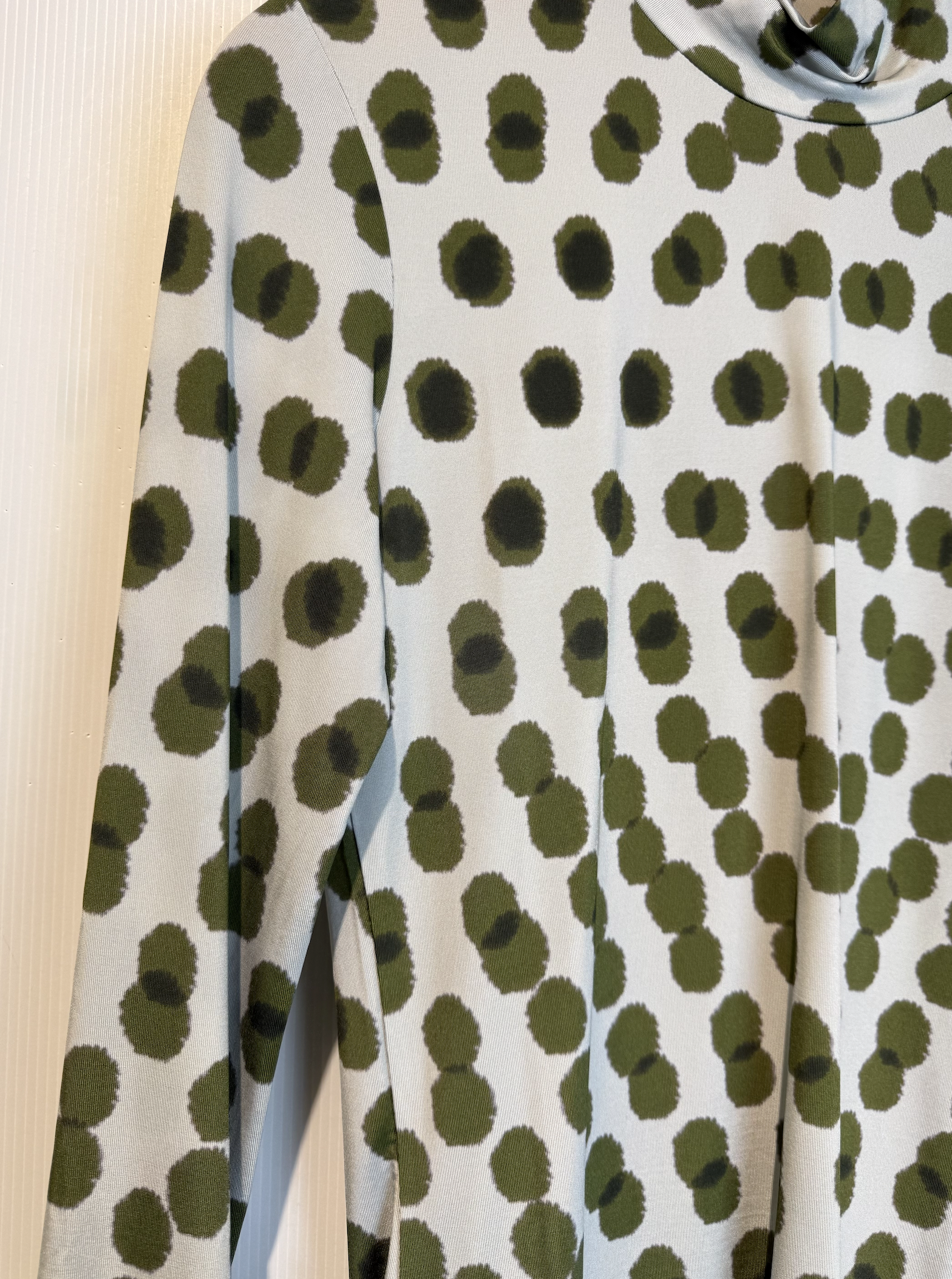 CHRISTIAN WIJNANTS TUGAL TURTLENECK TOP olive polika – Bild 2
