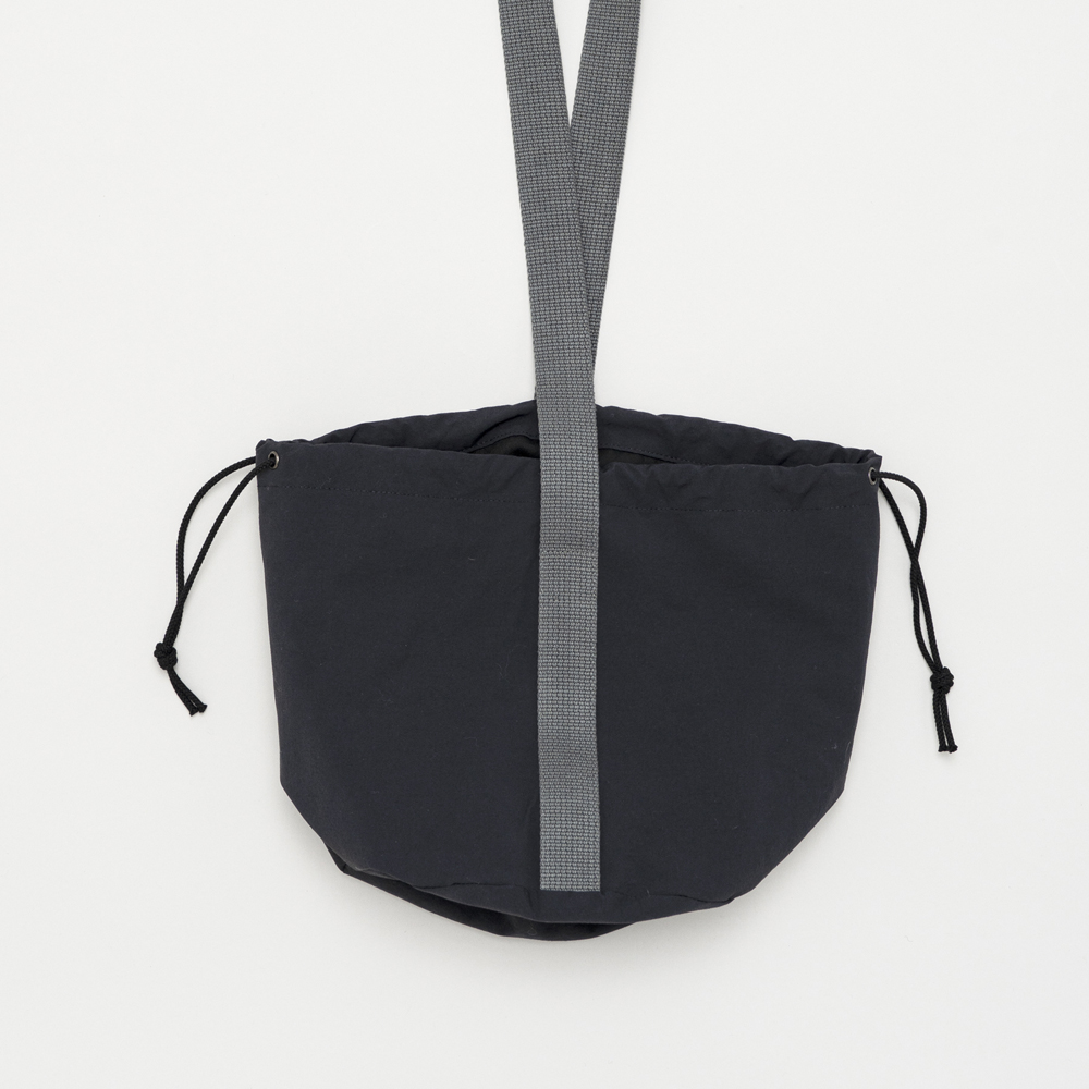 STILL BY HAND ONE SHOULDER STRING BAG dark navy – Bild 8