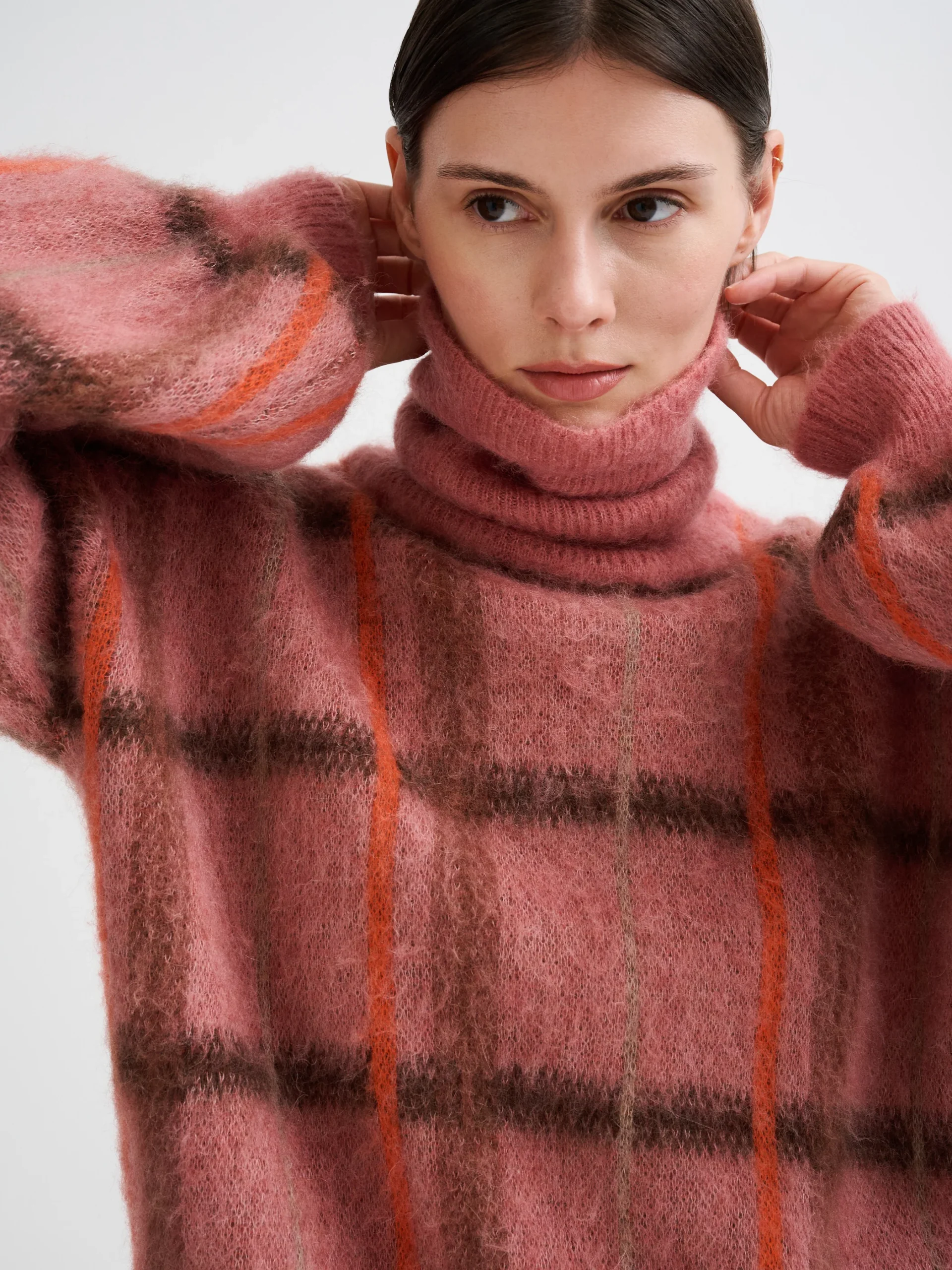 ROBERTO COLLINA GEOMETRIC JACQUARD TURTLENECK pink – Bild 4