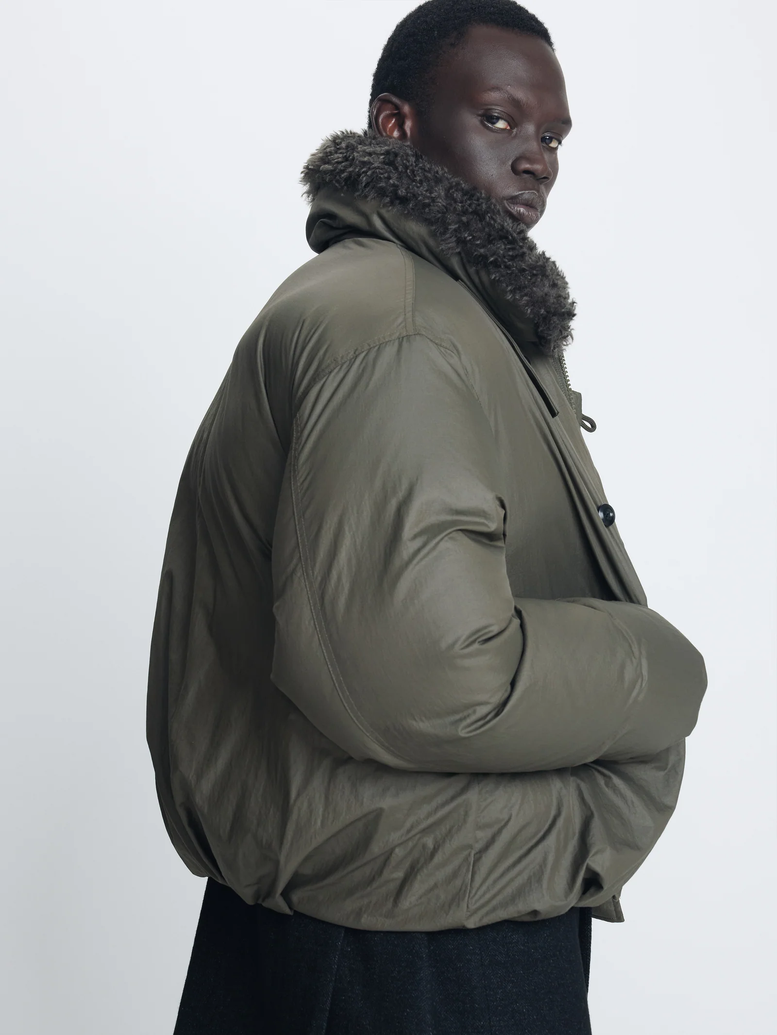 TONYWACK SHEARLING COLLAR PUFFER BLOUSON olive – Bild 4