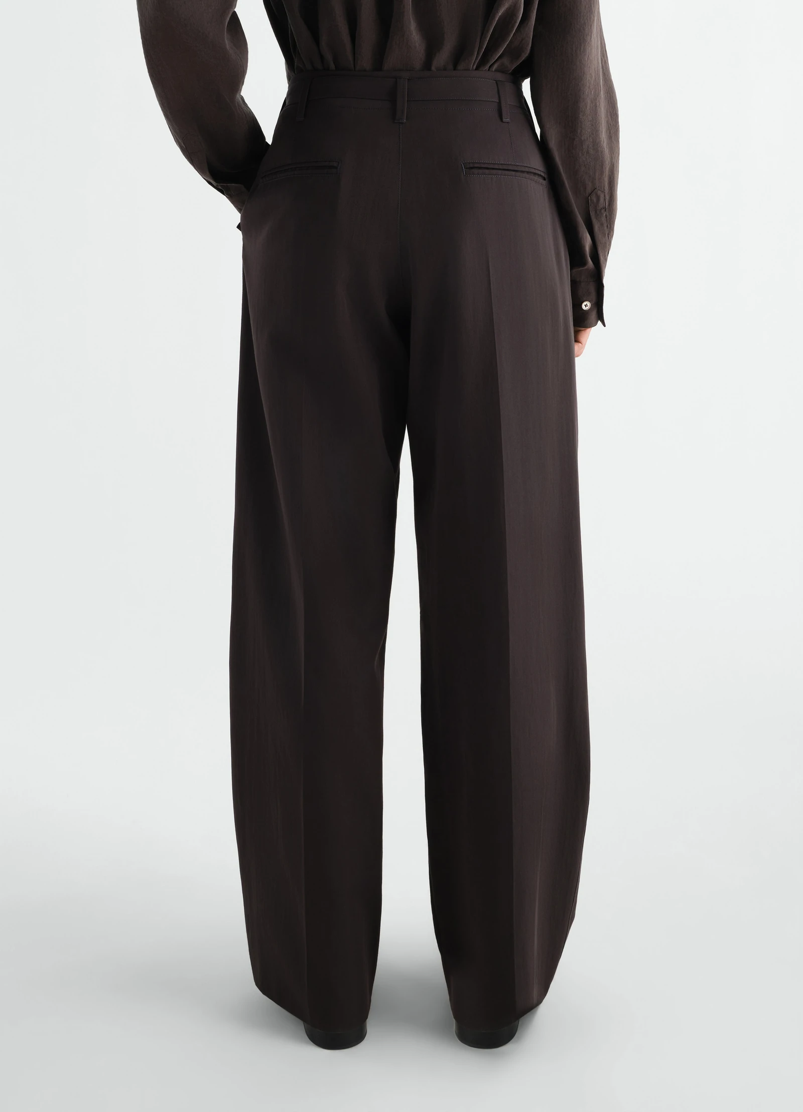 LEMAIRE LARGE PLEATED PANTS moka – Bild 5