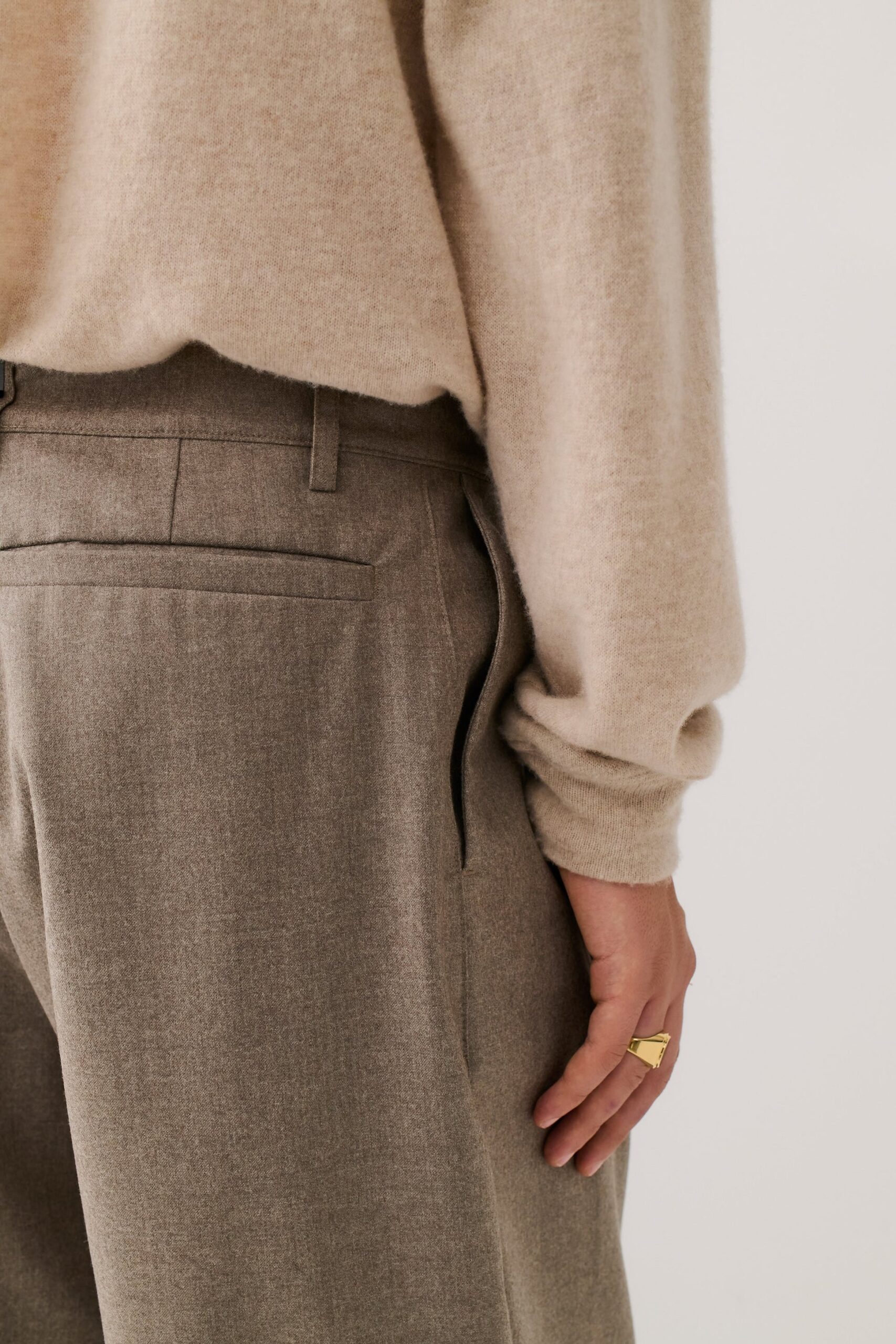 A KIND OF GUISE YESA TROUSERS flied beige – Bild 7