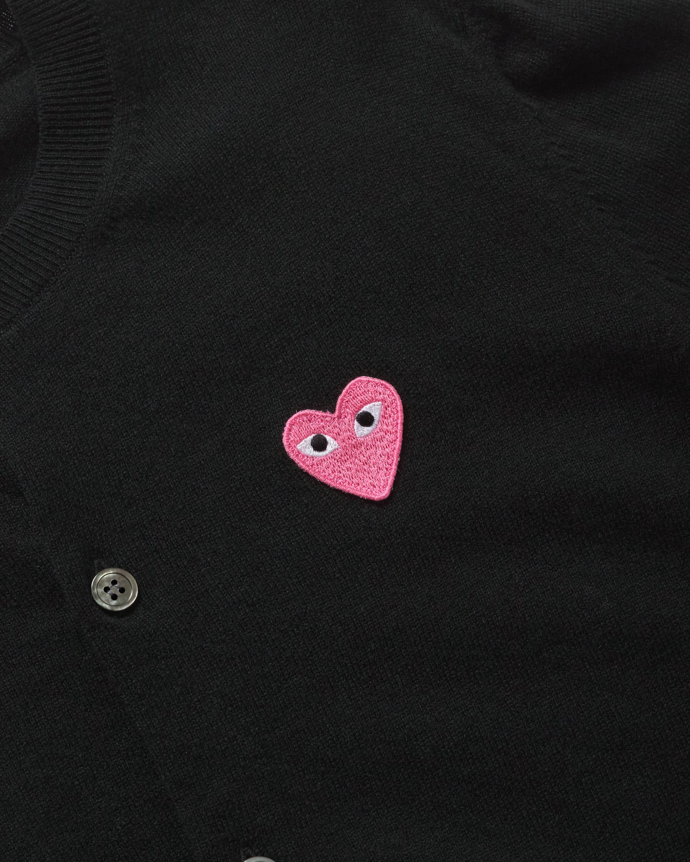 COMME DES GARÇONS PLAY SMALL PINK HEART CARDIGAN black – Bild 2